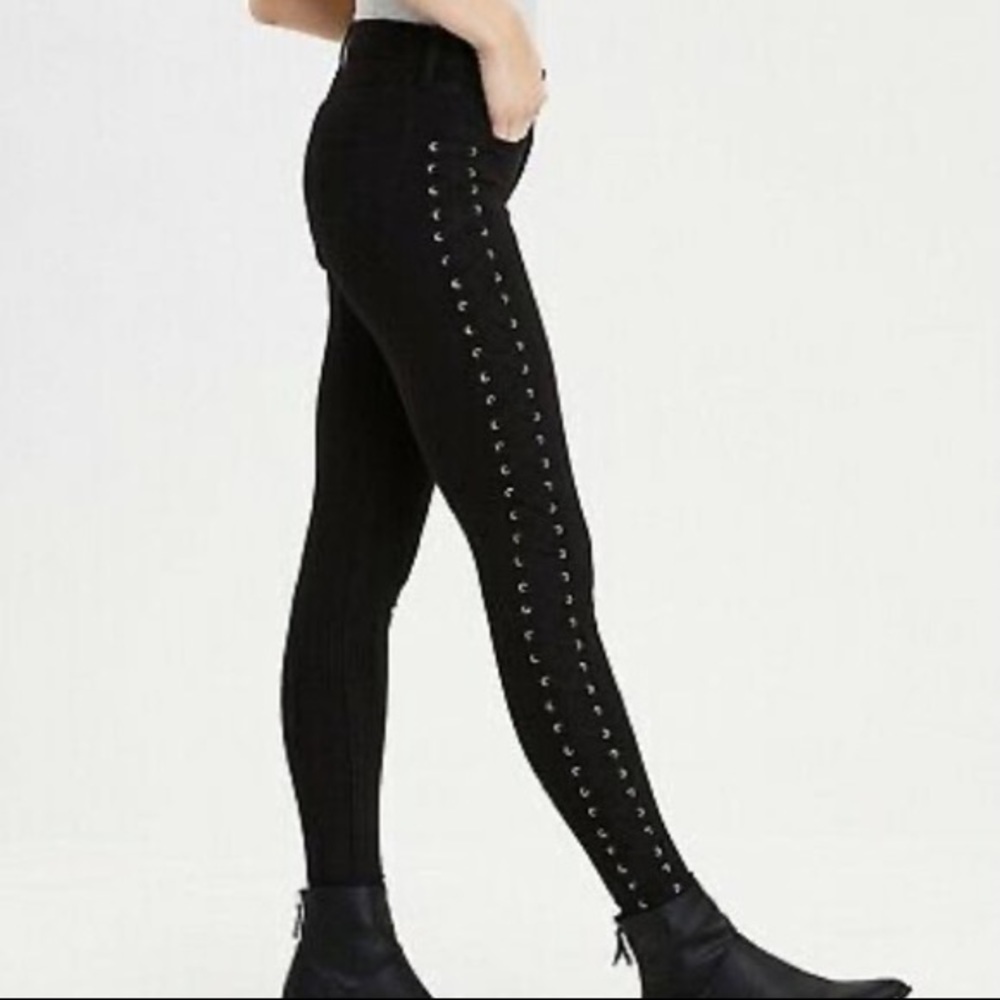 Lace-up jeans